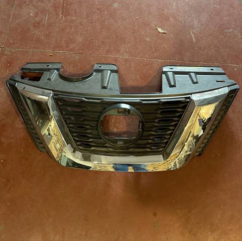 Решітка радіатора 623109TG0B NISSAN