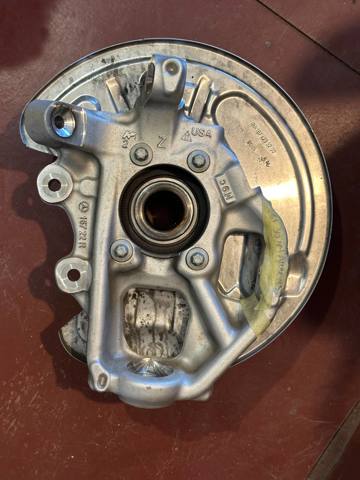 Цапфа поворотного кулака A1673572200 MERCEDES