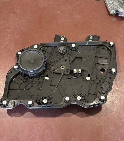 Склопідйомник передньої правої двері LJ8Z5823200B FORD