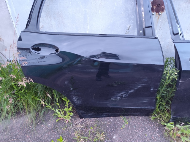 Двері пасажирські задні праві 41522642780 BMW