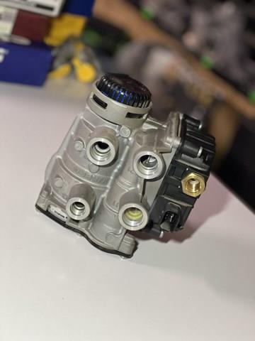 Кран гальмівний причепа 4802040310 WABCO