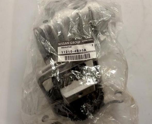Права опора двигуна 112104BA0A NISSAN