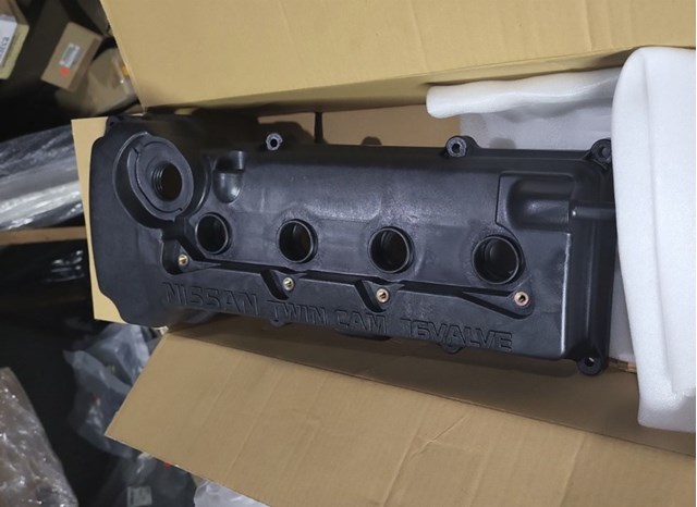 Кришка двигуна 132649F610 NISSAN