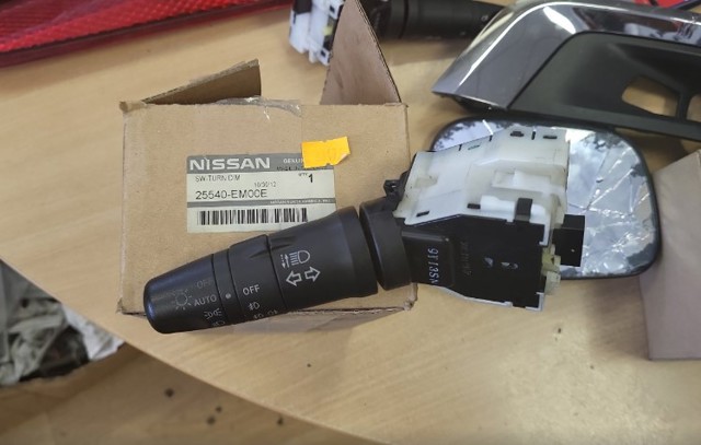Перемикач підрульовий, лівий 25540EM00A NISSAN