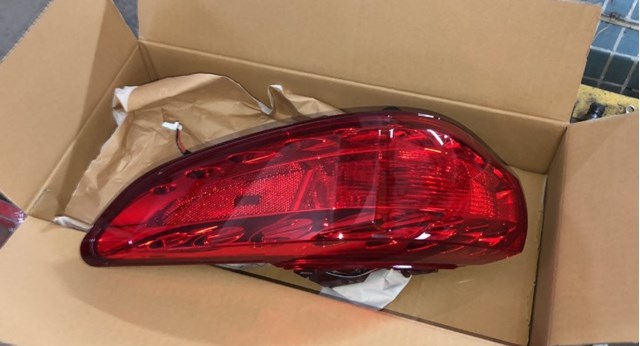 Задній правий стоп 265501CA0A NISSAN