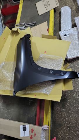 Переднє праве крило 538110R130 TOYOTA