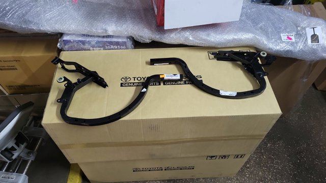 Петля багажника 6451006280 TOYOTA