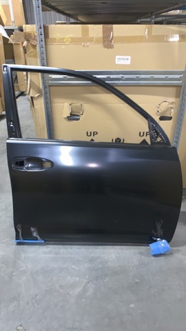 Пасажирські передні двері 6700160710 TOYOTA