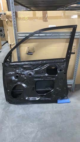 Пасажирські передні двері 6700160730 TOYOTA