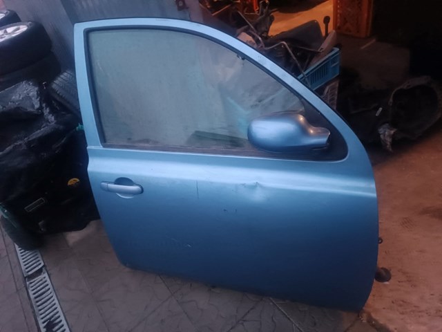 Дверка передня права 80100AX130 NISSAN