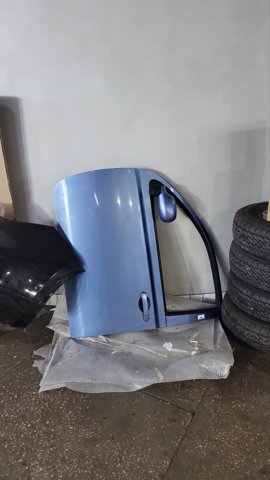 Водійські двері 80101AX130 NISSAN
