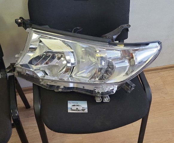 Фара основна ліва 8117060N10 TOYOTA