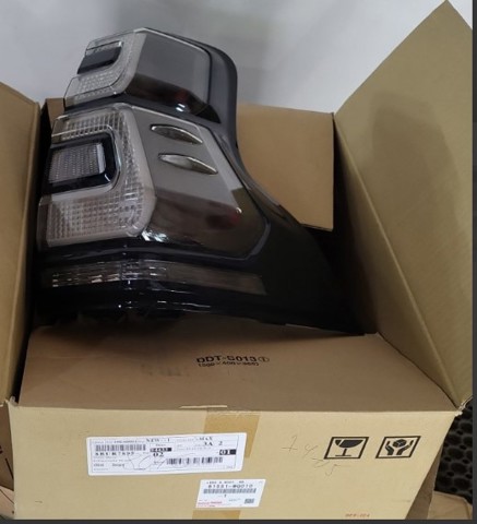 Задній правий стоп 81551WQ010 TOYOTA