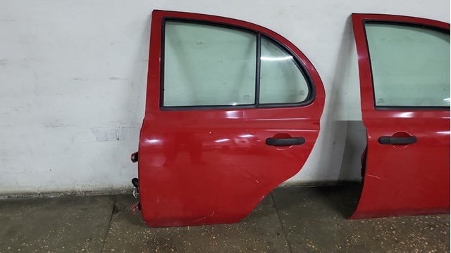 Двері пасажирськи задні ліві 82101AX130 NISSAN
