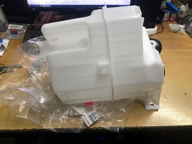 Бачок омивача скла 8531542450 TOYOTA