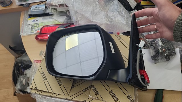 Бічне дзеркало заднього виду ліве 8794060D70 TOYOTA