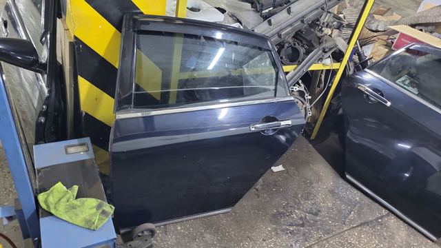 Двері пасажирськи задні ліві H210A9W5MA NISSAN