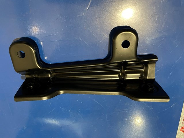Кронштейн кріплення крила переднього правого верхній 11A821432 VAG
