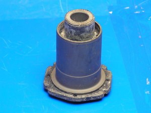 Сайлентблок передньої підвіски 4865560010 TOYOTA