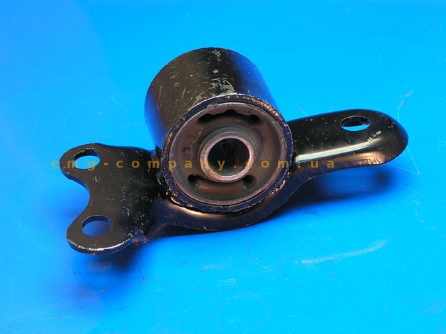 Сайлентблок нижній передньої підвіски B112909120 CHERY