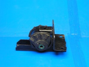 Ліва подушка двигуна T111001110BA CHERY