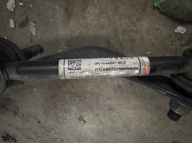 Яйця стабілізатора заднього 104449100F Tesla Model