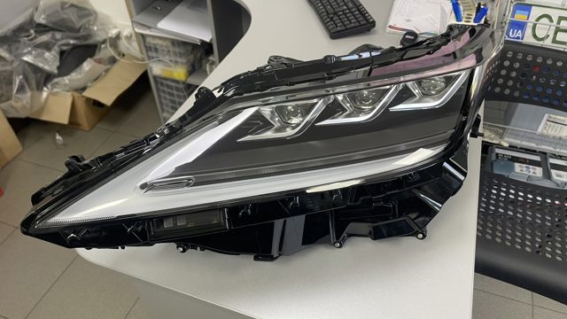 Фара 8118548F70 TOYOTA