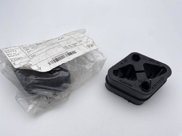 Подушка кріплення глушника 18207589931 BMW