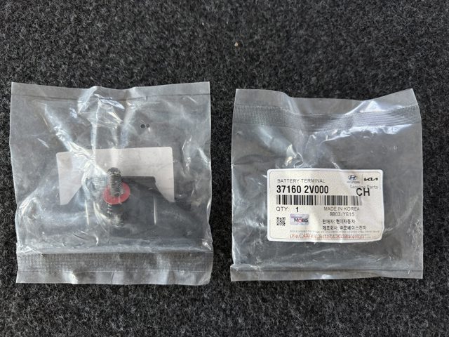 Кріплення / підставка акумулятора 371602V000 HYUNDAI