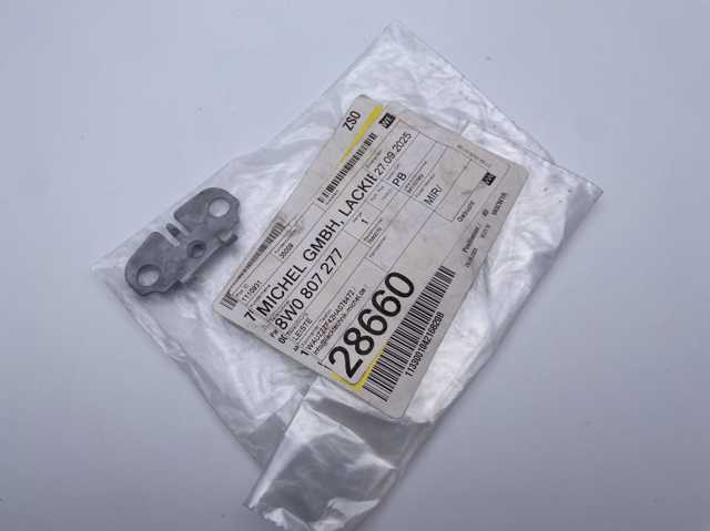 Ліве кріплення переднього бампера 8W0807277 VAG