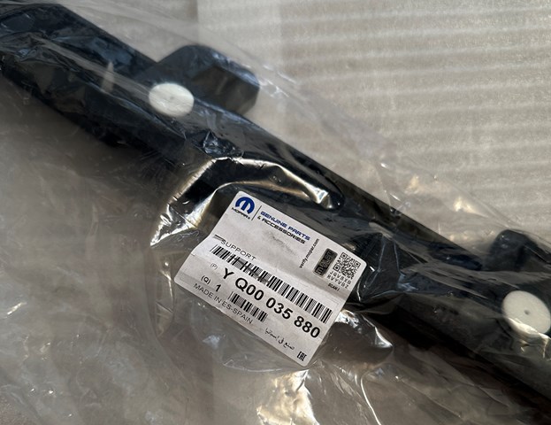 Кронштейн бампера заднього, центральний YQ00035880 PEUGEOT