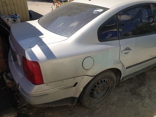Лючок бензобака / паливного бака 3B0809857EGRU VAG