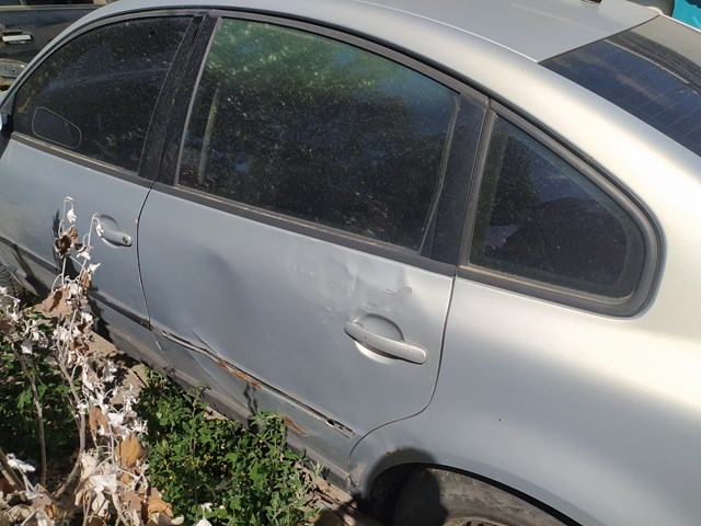 Двері пасажирськи задні ліві 3B9833051AC VAG