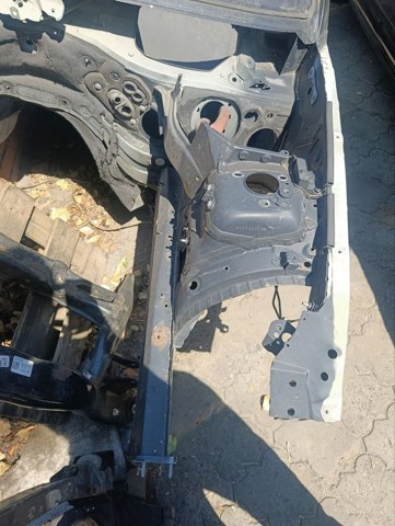 Чверть передня ліва 41117135611 BMW