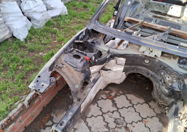Бризговики передній, правий 41147135610 BMW