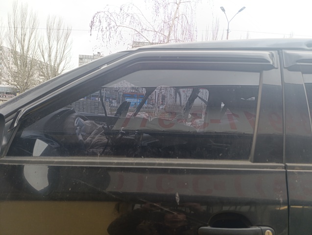 Скло водійських дверей 5J0845021F VAG