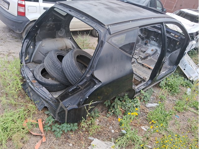 Поріг зовнішній правий 76412CA030 NISSAN