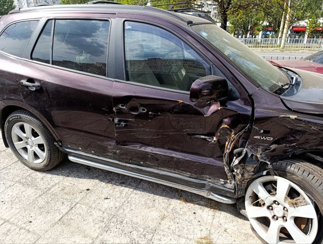 Скло передньої правої двері 824212B000 HYUNDAI