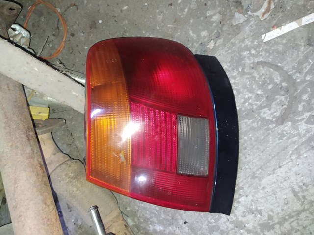 Задні ліхтарі 8D0945112A VAG