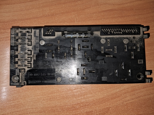 Корпус запобіжників A0025451901 MERCEDES