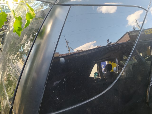 Скло кузова/багажного відсіку, праве A1636700812 MERCEDES