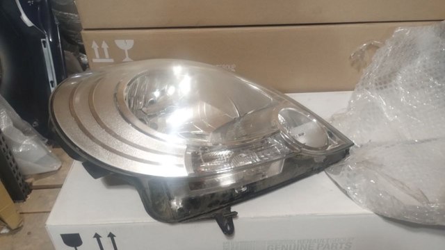 Фара комбінована, передня 260106220R RENAULT