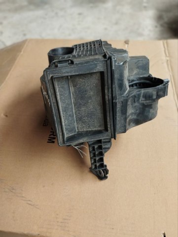 Корпус повітряного фільтра 8201173592 RENAULT