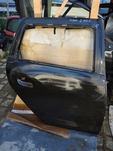 Двері задні, праві 821009562R RENAULT