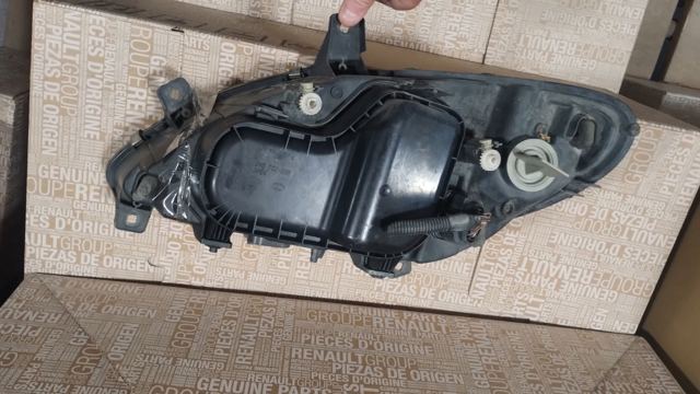 Фара передня права A6398200261 MERCEDES