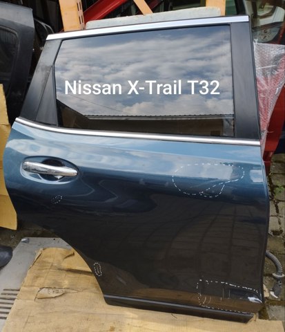 Двері пасажирські задні праві H210M4CAMA NISSAN