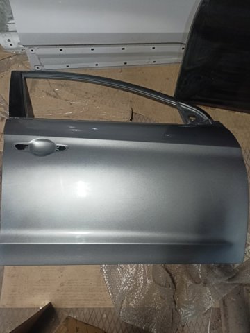 Пасажирські передні двері 76004F3000 HYUNDAI