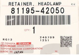 Кронштейн-адаптер кріплення фари передньої, правої 8119542050 TOYOTA