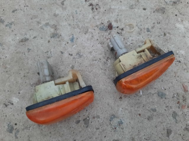 Повторювач повороту в крило MB529093 MITSUBISHI