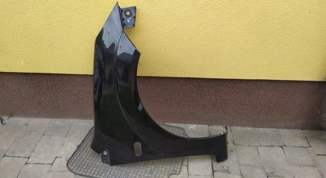 Переднє праве крило 1528047 FORD